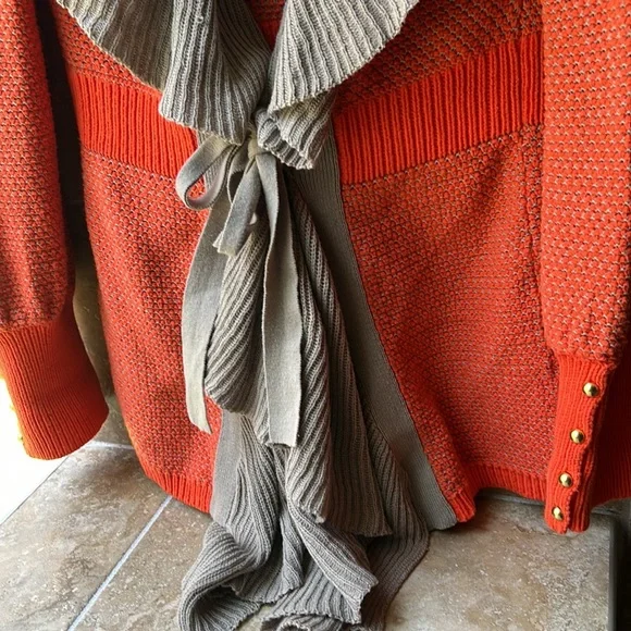 Stylish Orange and Tan Women's Sweater - Picture 7 of 13